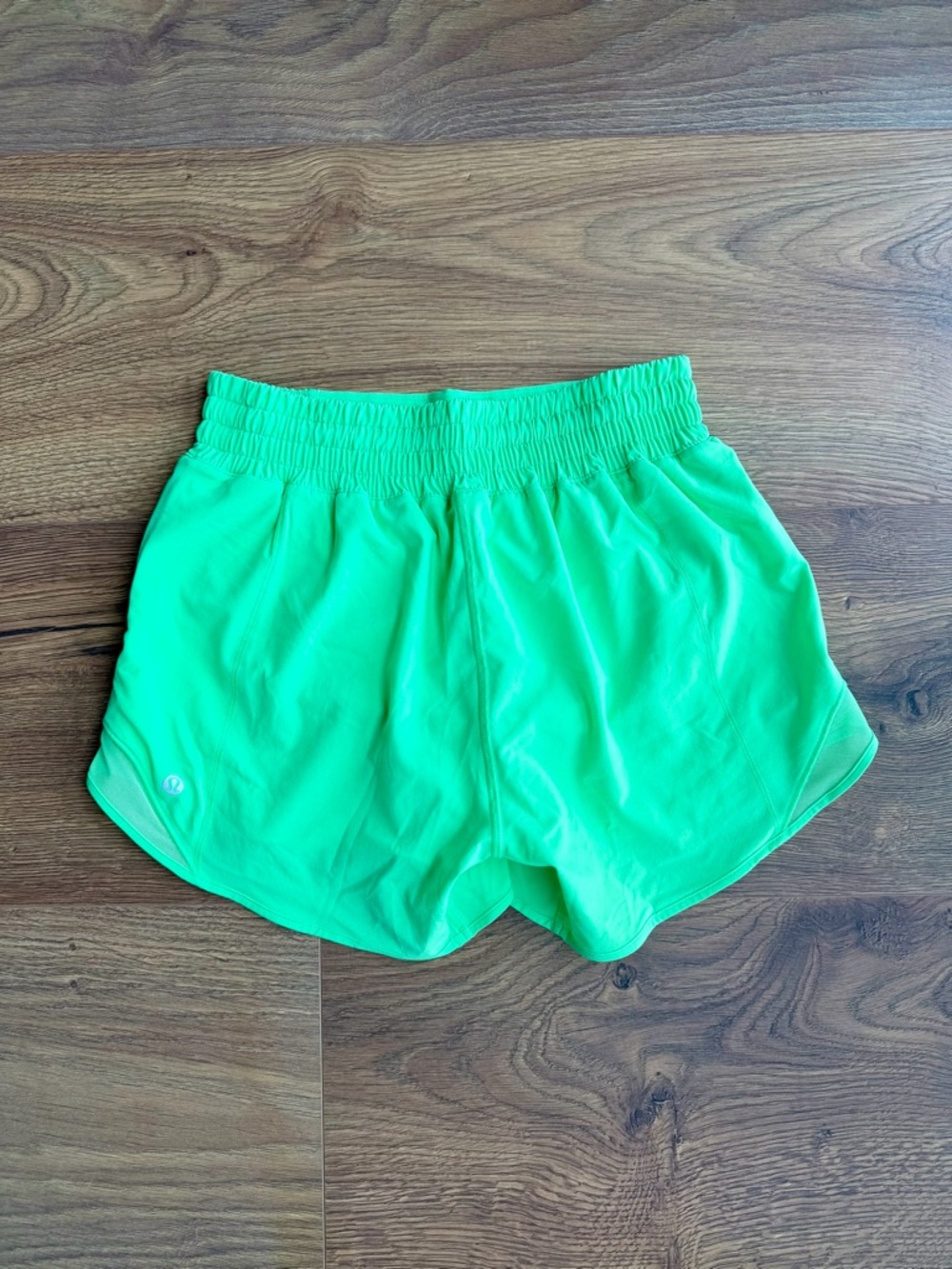 Lululemon Hotty Hot High-Rise Shorts 4” Pistachio Size 4 - Picture 3 of 6